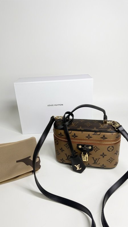 شنطة - Louis Vuitton makeup ماستر / شامل علبة